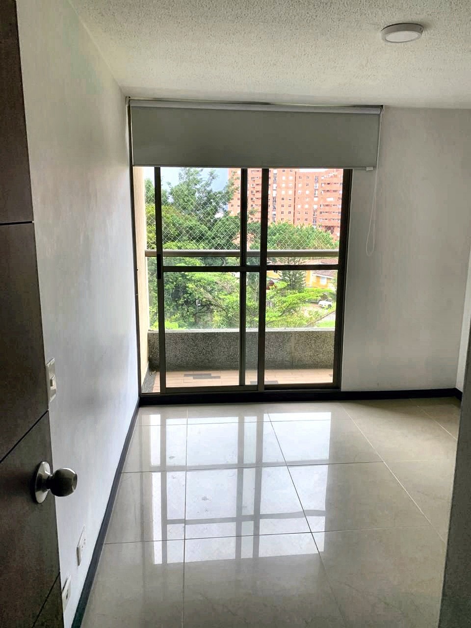 Apartamento en venta en Loma De Los Bernal, Medellín · foto 5 de 15