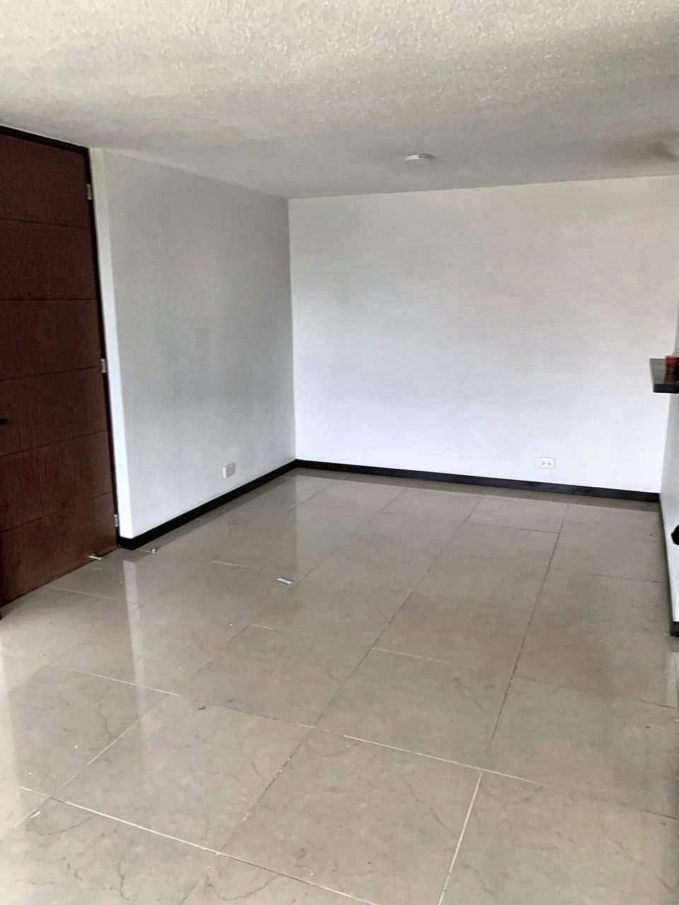 Apartamento en venta en Loma De Los Bernal, Medellín · foto 8 de 15