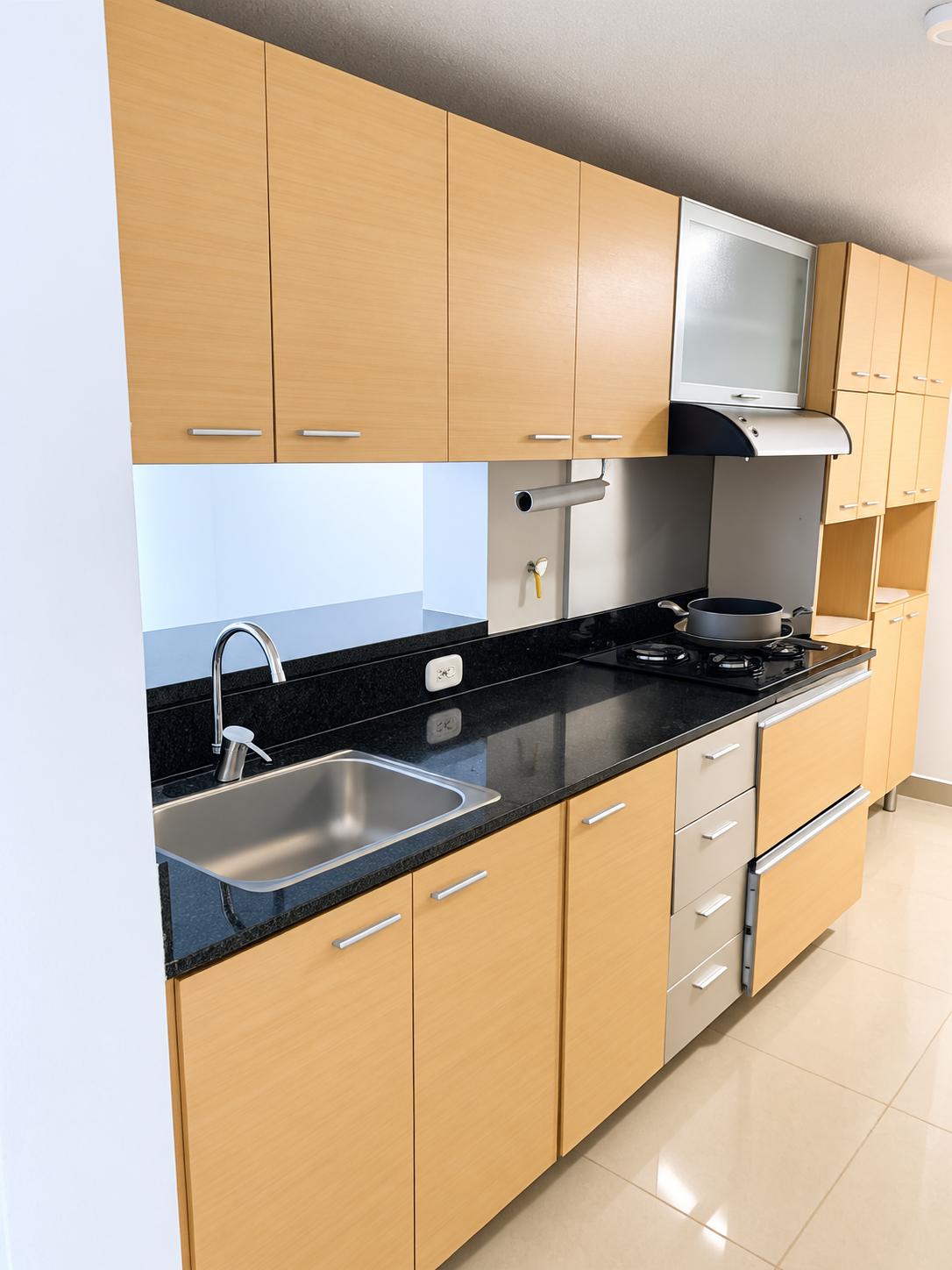 Apartamento en venta en Loma De Los Bernal, Medellín · foto 2 de 15