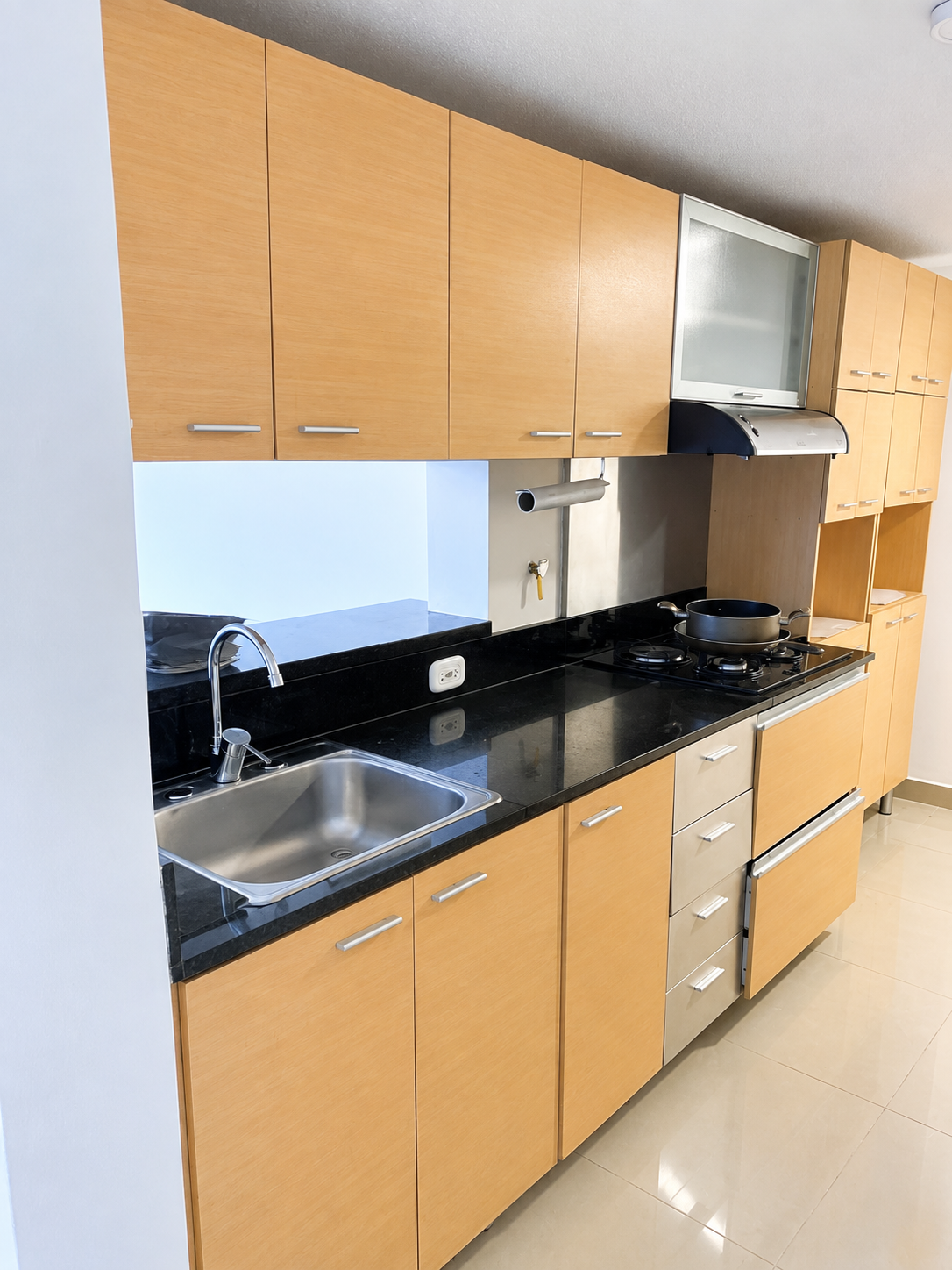 Apartamento en venta en Loma De Los Bernal, Medellín · foto 4 de 15