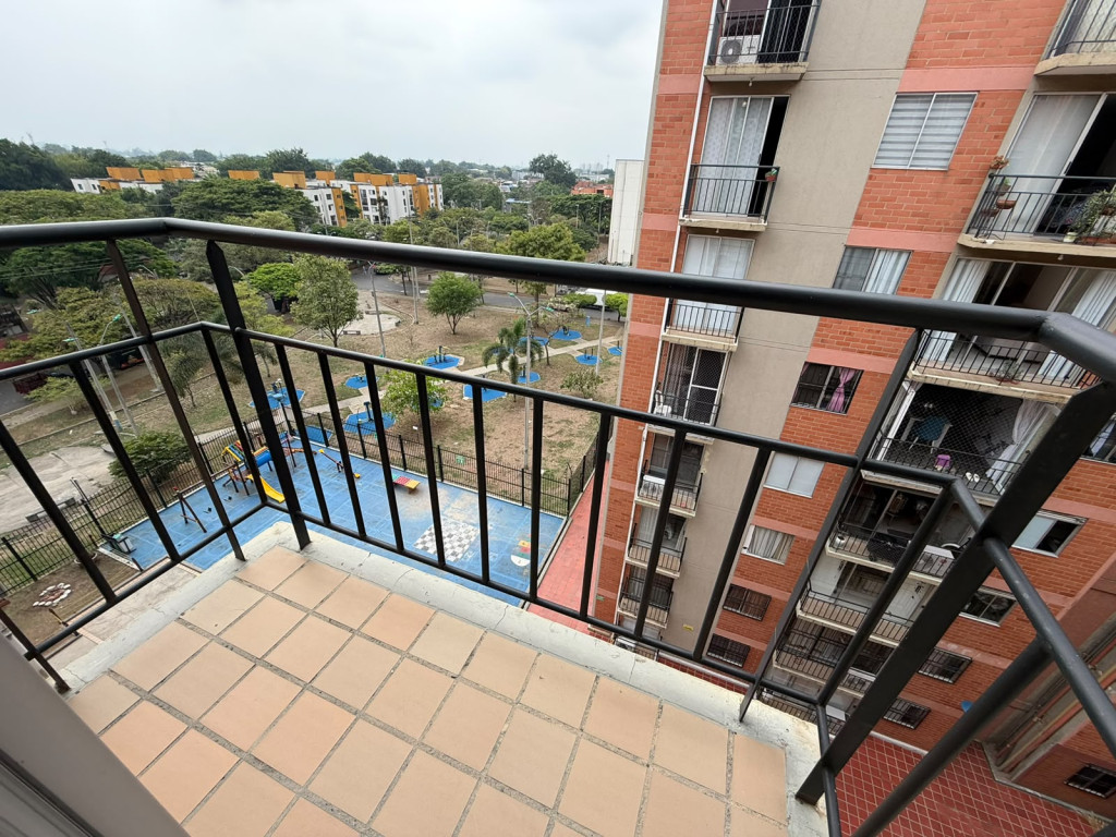 Apartamento en venta en Paseo De Los Almendros, Cali · foto 3 de 11
