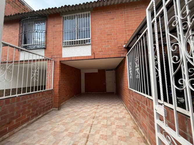 Casa de 3 alcobas en venta en Valle Del Lili, Cali, 95 m² · foto 2 de 14