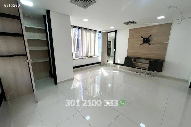 Oficina en arriendo en Milla De Oro, Medellín, 120 m² · foto 3 de 10