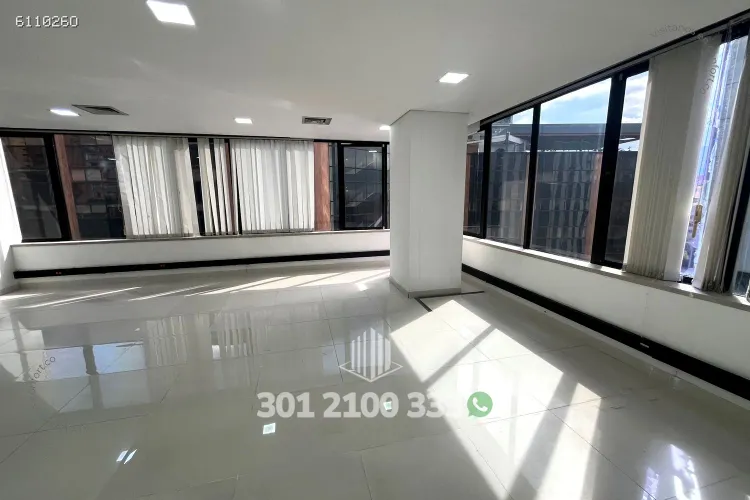 Oficina en arriendo en Milla De Oro, Medellín, 120 m² · foto 8 de 10