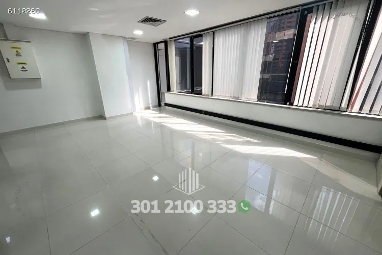 Oficina en arriendo en Milla De Oro, Medellín, 120 m² · foto 9 de 10