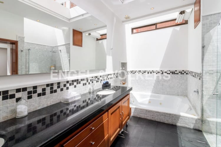 Casa de 7 alcobas en venta en Santa Ana, Bogotá, 463 m² · foto 11 de 24