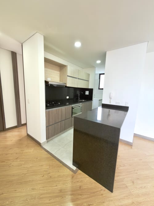Apartamento de 2 alcobas en arriendo en Los Cedros, Bogotá, 85 m² · foto 9 de 12