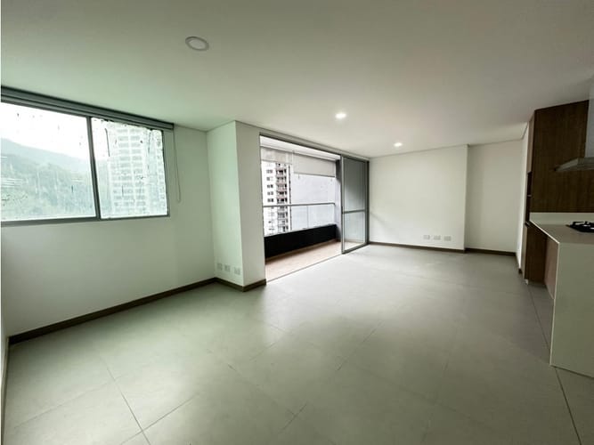 Apartamento de 2 alcobas en venta en Las Lomitas, Sabaneta, 75 m² · foto 2 de 18