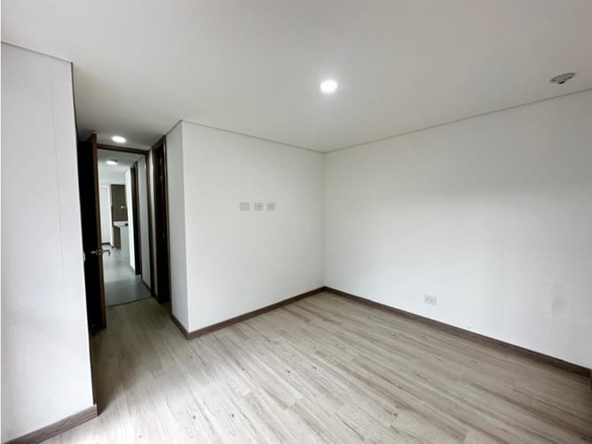 Apartamento de 2 alcobas en venta en Las Lomitas, Sabaneta, 75 m² · foto 13 de 18