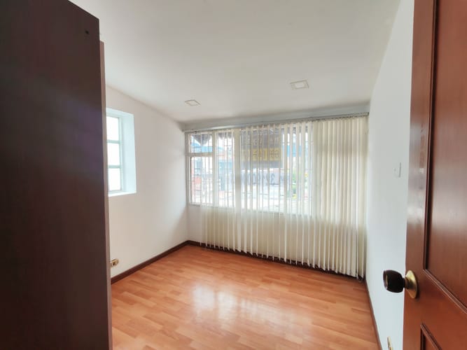Casa de 5 alcobas en venta en La Soledad, Bogotá, 220 m² · foto 2 de 24
