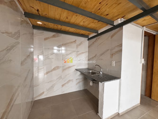 Alquiler local comercial a pie de calle - Ciudad Vieja · Foto 5