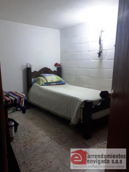 Casa de 4 alcobas en venta en El Trianon, Envigado, 160 m² · foto 18 de 23