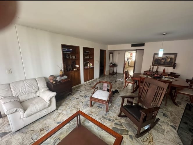 Apartamento de 3 alcobas en venta en Santa Teresita, Cali, 159 m² · foto 2 de 7