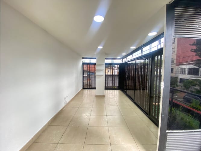 Oficina en arriendo en Belén Rosales, Medellín, 48 m² · foto 2 de 8