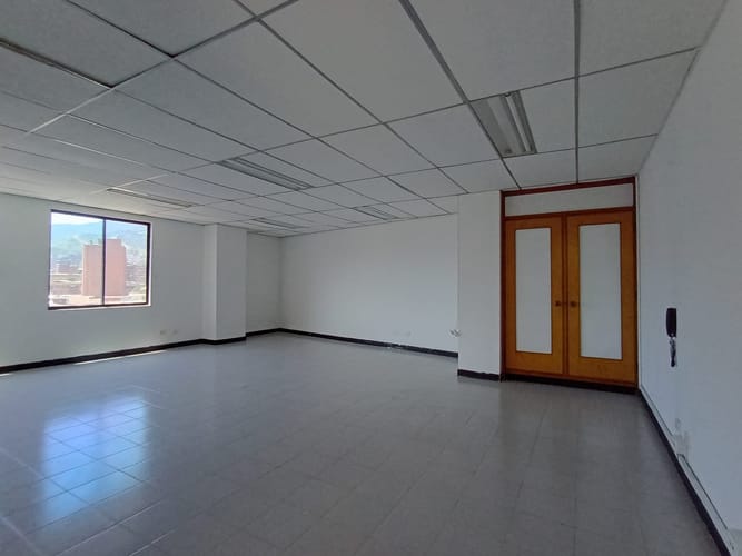 Oficina en arriendo en Laureles, Medellín, 56 m² · foto 6 de 15
