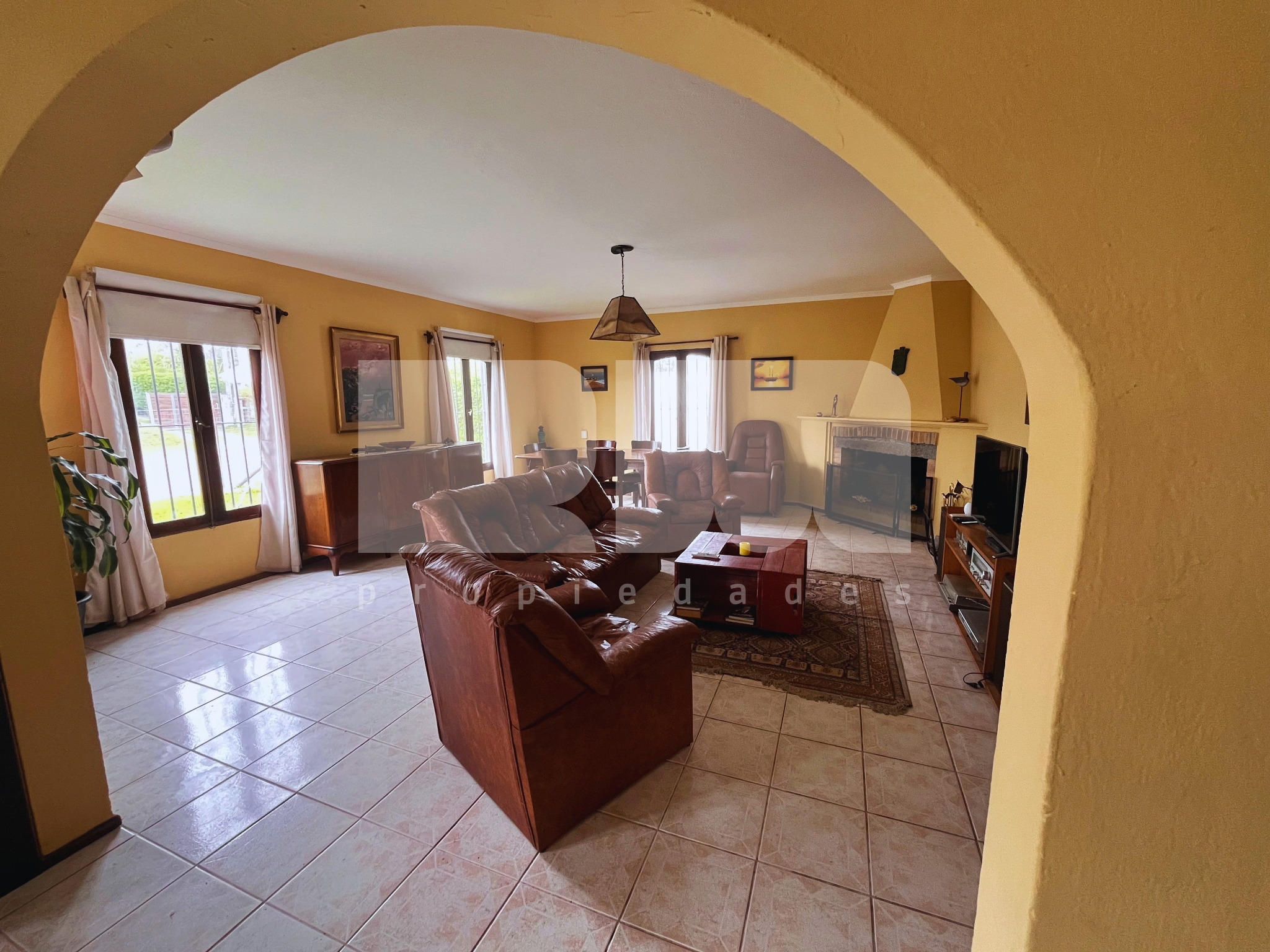 Hermoso Hogar en Pinares: 3 Dormitorios, 2 Baños, Amplio Jardín con Parrillero y Mucho Potencial · Photo 2