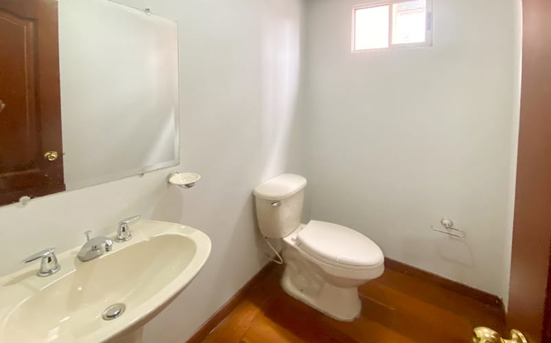 Apartamento de 3 alcobas en venta en Chico Norte, Bogotá, 121 m² · foto 2 de 19