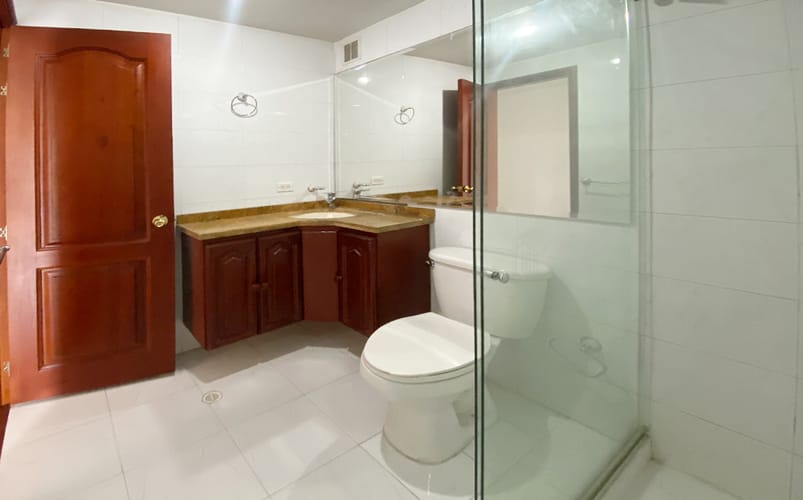Apartamento de 3 alcobas en venta en Chico Norte, Bogotá, 121 m² · foto 10 de 19