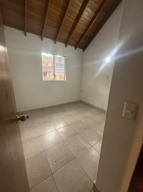 Casa de 5 alcobas en venta en La Mota, Medellín, 160 m² · foto 4 de 11