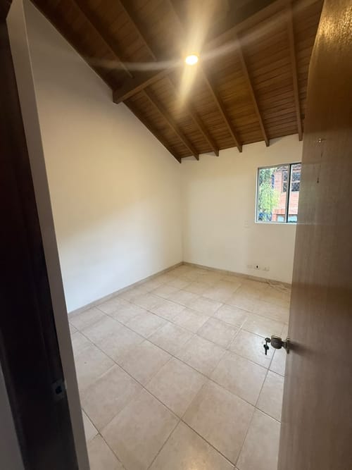 Casa de 5 alcobas en venta en La Mota, Medellín, 160 m² · foto 7 de 11