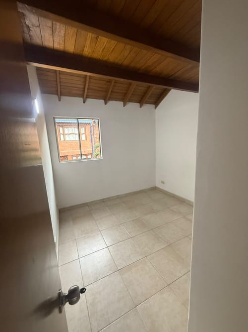 Casa de 5 alcobas en venta en La Mota, Medellín, 160 m² · foto 5 de 11