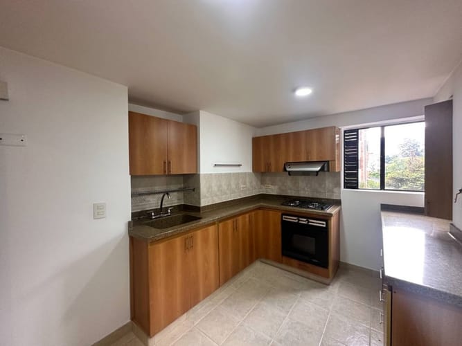 Apartamento de 2 alcobas en arriendo en Las Lomas, Medellín, 78 m² · foto 13 de 15