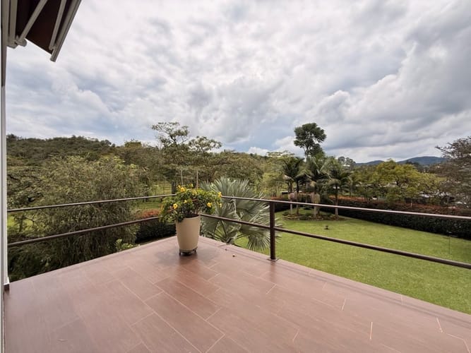 Casa de 4 alcobas en venta en Llano Grande, Rionegro, 380 m² · foto 4 de 14