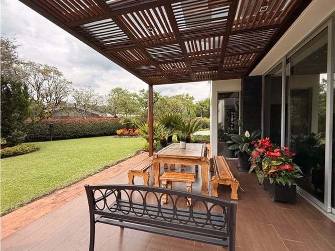 Casa de 4 alcobas en venta en Llano Grande, Rionegro, 380 m² · foto 13 de 14