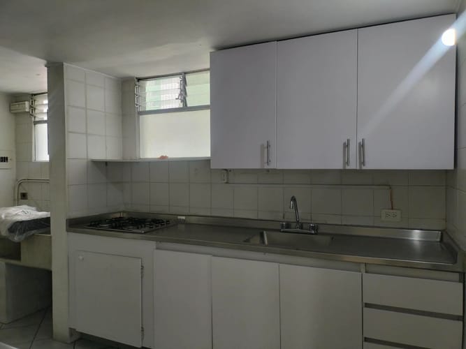 Apartamento de 3 alcobas en venta en El Poblado, Medellín, 73 m² · foto 3 de 15