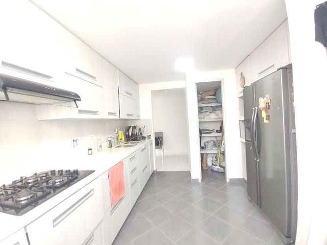 Apartamento de 3 alcobas en venta en Loma De San Julian, Medellín, 90 m² · foto 9 de 15