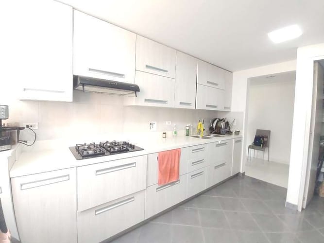 Apartamento de 3 alcobas en venta en Loma De San Julian, Medellín, 90 m² · foto 6 de 15