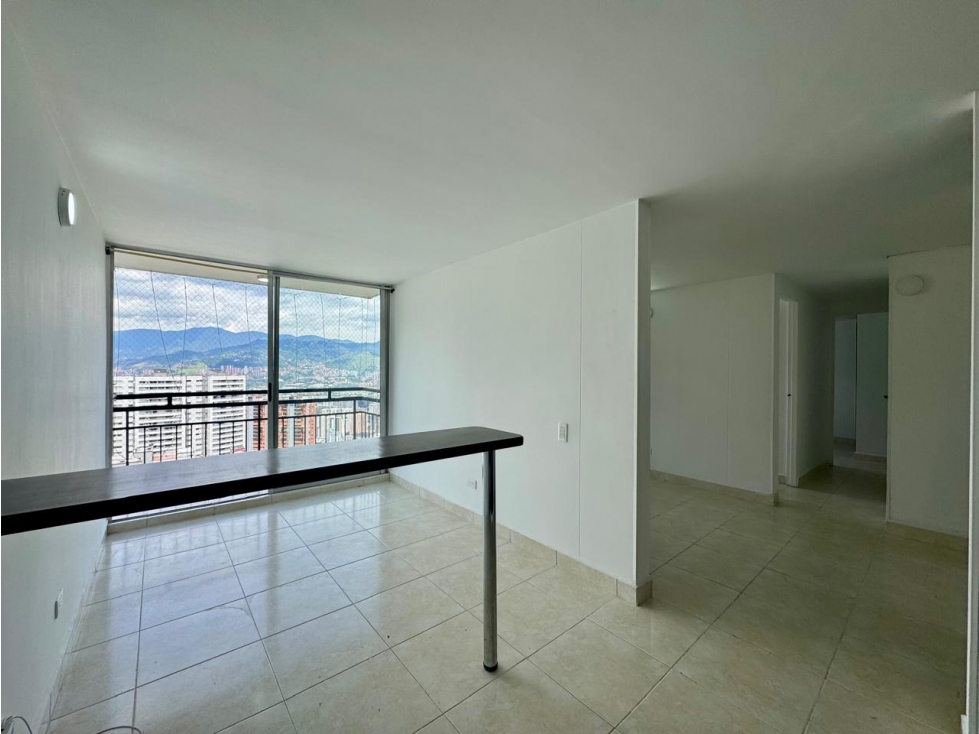 Apartamento en venta en Loma Del Indio, Medellín · foto 2 de 15