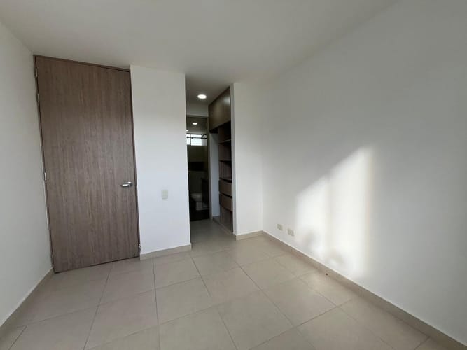 Apartamento de 2 alcobas en venta en Guabinas, Yumbo, 60 m² · foto 2 de 9