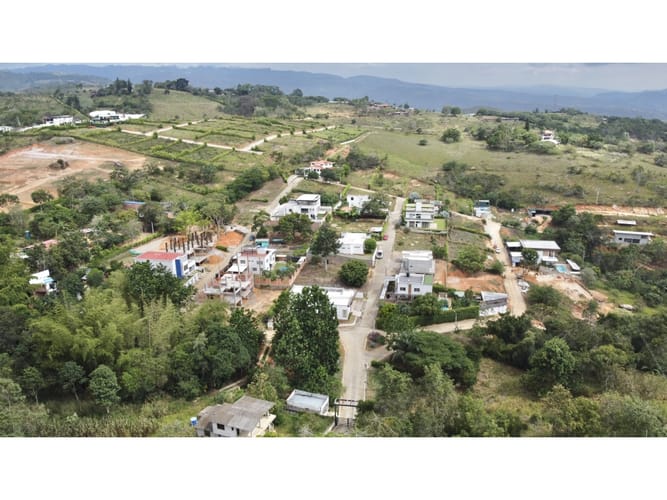 Casa de 4 alcobas en venta en Ruitoque, Girón, 286 m² · foto 10 de 24