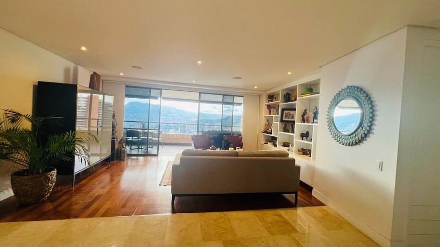Apartamento de 3 alcobas en venta en La Calera, Medellín, 265 m² · foto 3 de 24