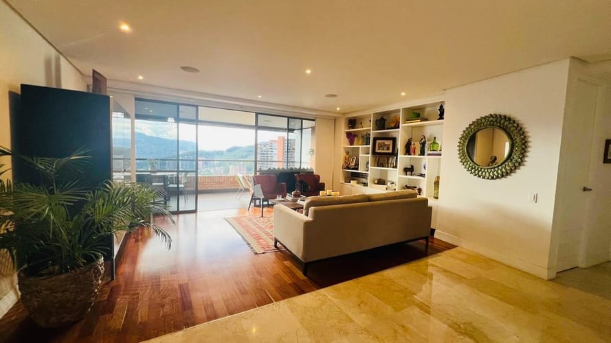 Apartamento de 3 alcobas en venta en La Calera, Medellín, 265 m² · foto 2 de 24