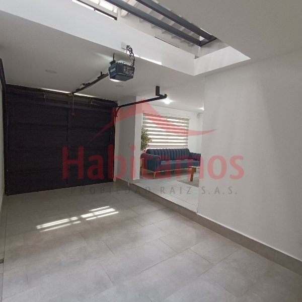 Casa en arriendo en Calasanz, Medellín · foto 3 de 23