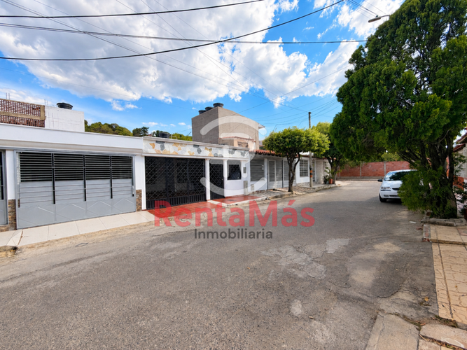 Casa de 3 alcobas en venta en Prados Del Este, Cúcuta, 140 m² · foto 2 de 18