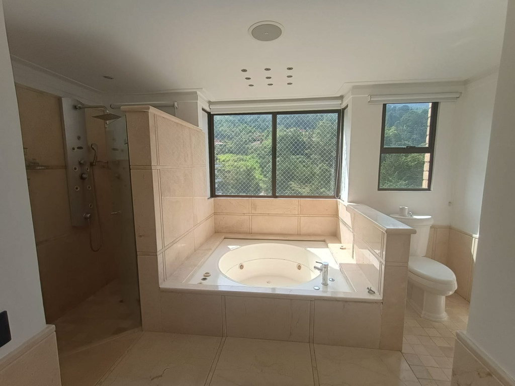 Apartamento en arriendo en El Poblado, Medellín · foto 3 de 24
