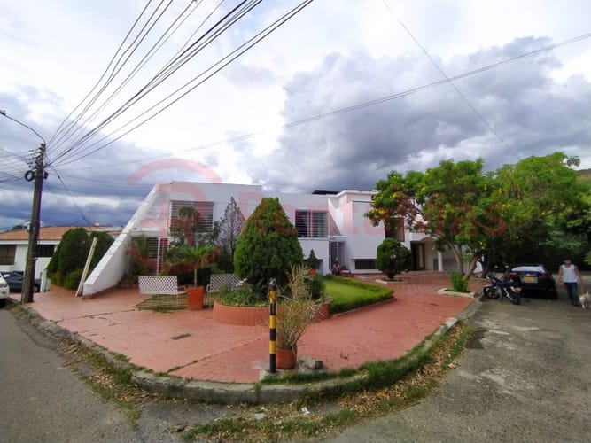 Casa de 5 alcobas en venta en Agualinda I, Los Patios, 700 m² · foto 2 de 24