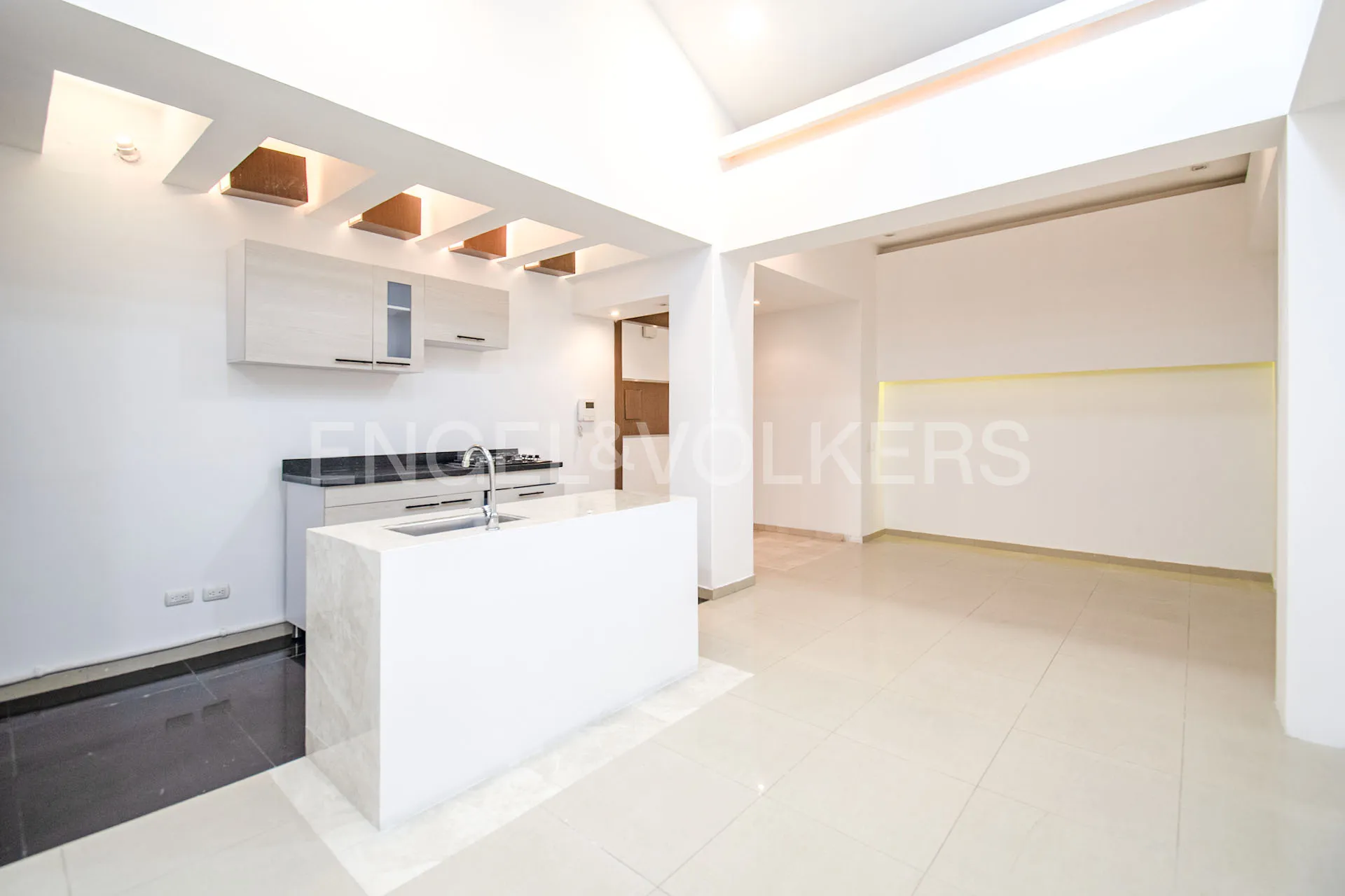 Apartamento en venta en Santa Barbara Central, Bogotá · foto 3 de 9