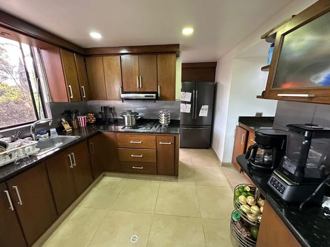 Casa de 4 alcobas en venta en Escobero, Envigado, 276 m² · foto 2 de 15