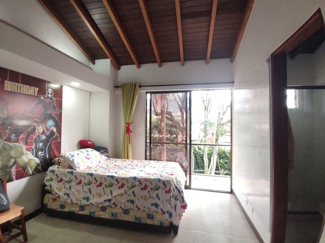 Casa de 4 alcobas en venta en Escobero, Envigado, 276 m² · foto 3 de 15
