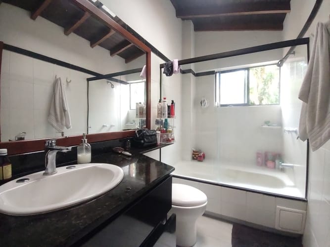 Casa de 4 alcobas en venta en Escobero, Envigado, 276 m² · foto 10 de 15