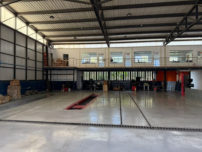 Bodega en venta en Simon Bolivar Sb (Centro), Copacabana, 1554 m² · foto 2 de 9