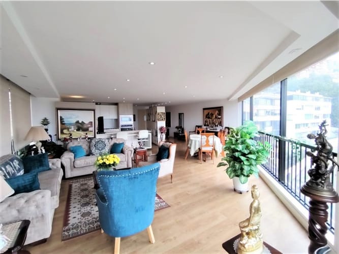 Apartamento de 3 alcobas en venta en Chico Norte, Bogotá, 191 m² · foto 2 de 24