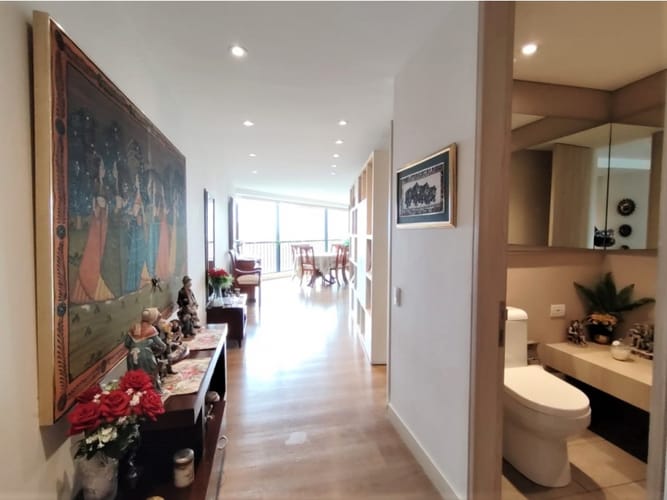 Apartamento de 3 alcobas en venta en Chico Norte, Bogotá, 191 m² · foto 9 de 24