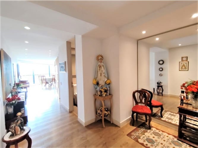 Apartamento de 3 alcobas en venta en Chico Norte, Bogotá, 191 m² · foto 16 de 24