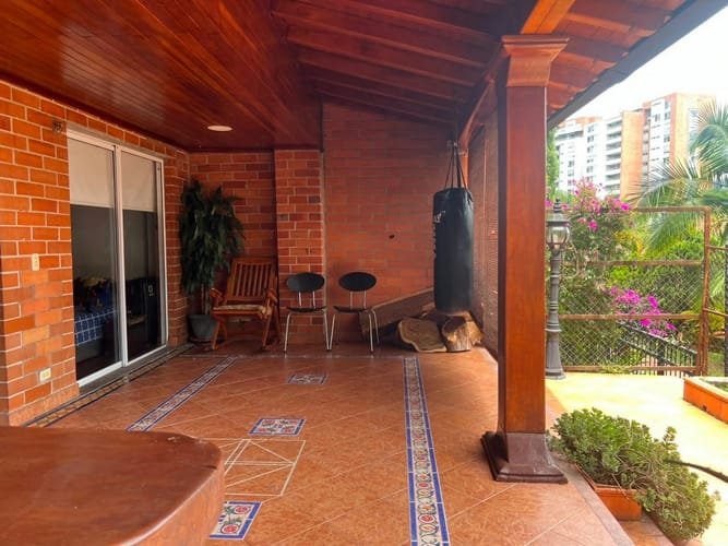 Casa de 5 alcobas en venta en Escobero, Envigado, 264 m² · foto 14 de 15