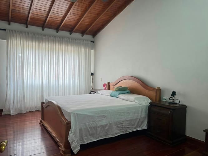 Casa de 5 alcobas en venta en Escobero, Envigado, 264 m² · foto 2 de 15